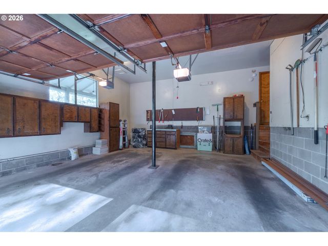 2040 DOGWOOD Dr, Eugene, OR 97405