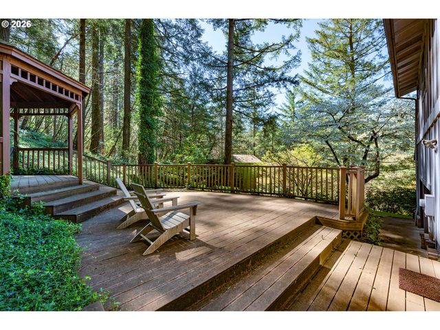 2040 DOGWOOD Dr, Eugene, OR 97405