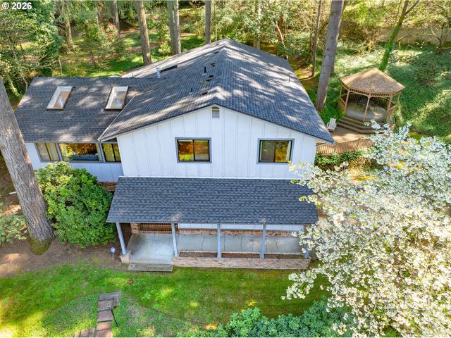 2040 DOGWOOD Dr, Eugene, OR 97405