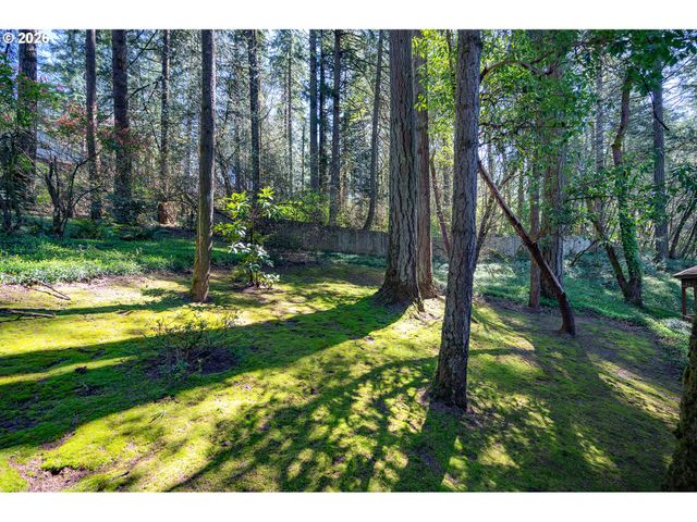 2040 DOGWOOD Dr, Eugene, OR 97405