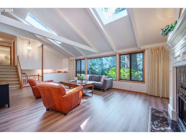 2040 DOGWOOD Dr, Eugene, OR 97405