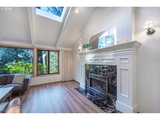 2040 DOGWOOD Dr, Eugene, OR 97405