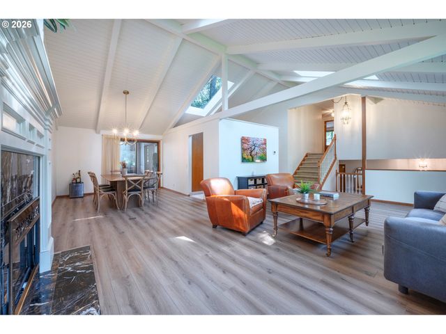 2040 DOGWOOD Dr, Eugene, OR 97405