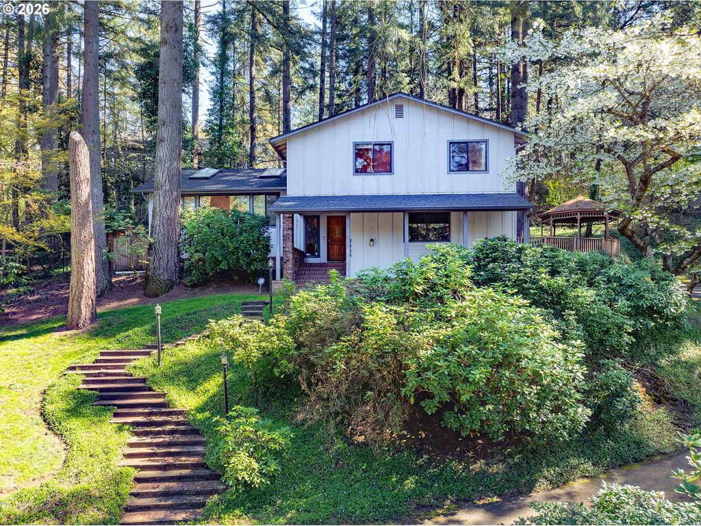 2040 DOGWOOD Dr, Eugene, OR 97405