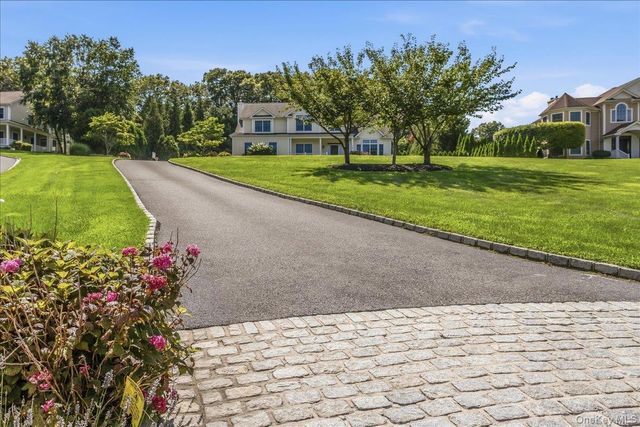 5 Preston Hollow Court, Northport, NY 11768
