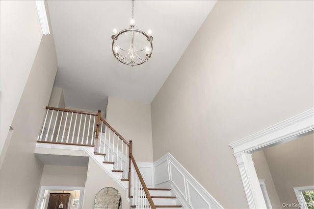 5 Preston Hollow Court, Northport, NY 11768