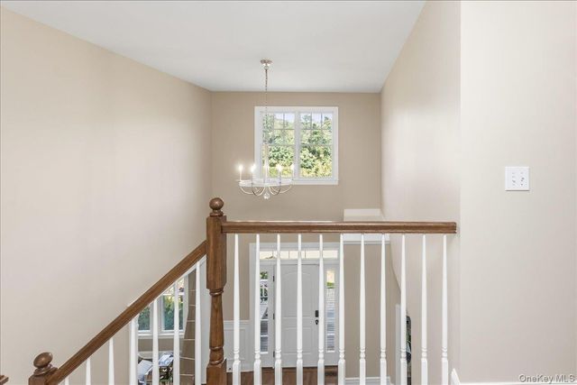 5 Preston Hollow Court, Northport, NY 11768
