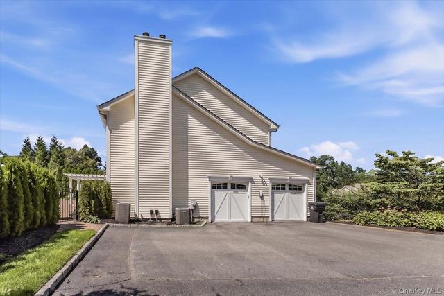 5 Preston Hollow Court, Northport, NY 11768