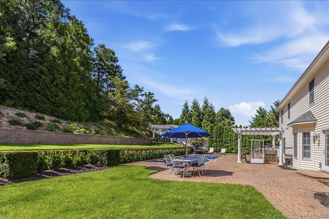5 Preston Hollow Court, Northport, NY 11768