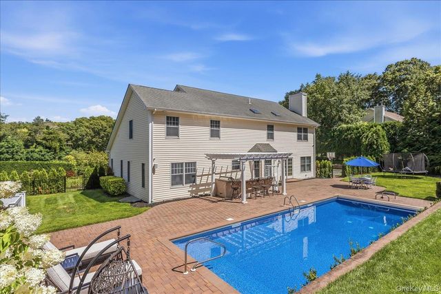 5 Preston Hollow Court, Northport, NY 11768