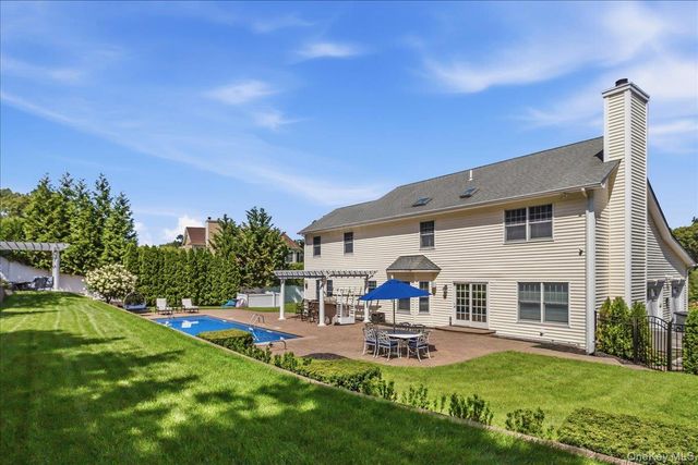 5 Preston Hollow Court, Northport, NY 11768