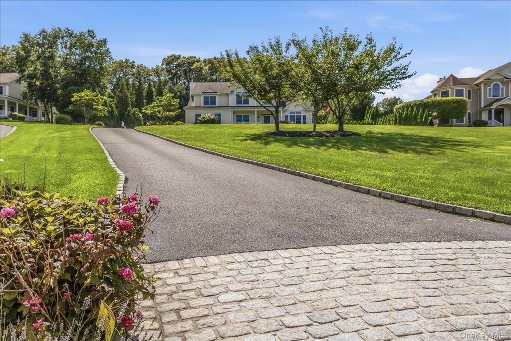 5 Preston Hollow Court, Northport, NY 11768 — photo 2