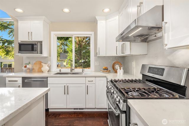 2462 238th Place NE, Sammamish, WA 98074