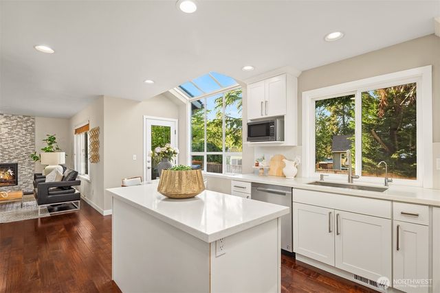 2462 238th Place NE, Sammamish, WA 98074