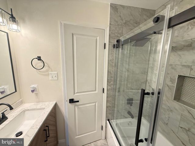 9662 WESTPORT LN, Burke, VA 22015