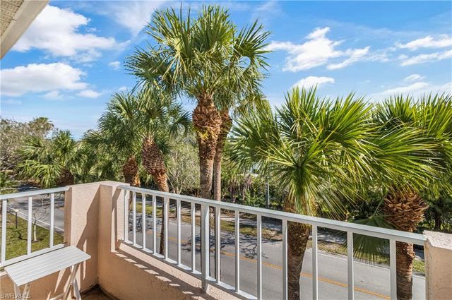 1044 Woodshire LN # B205, Naples, FL 34105