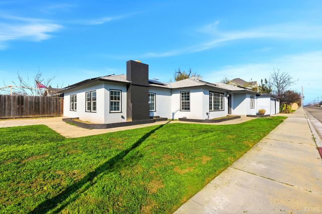 100 W Terrace Drive, Hanford, CA 93230