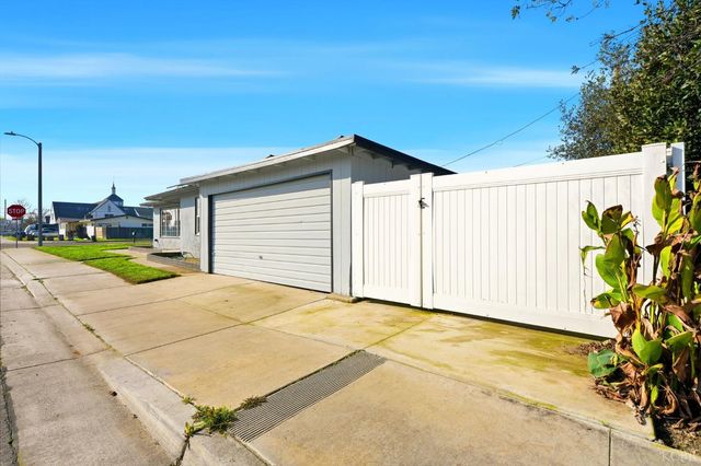 100 W Terrace Drive, Hanford, CA 93230