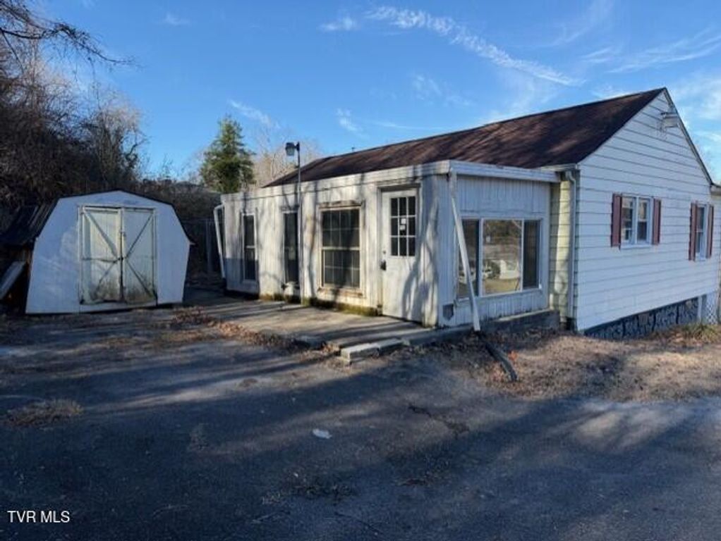 1169 Valley Drive, Bristol, VA 24201