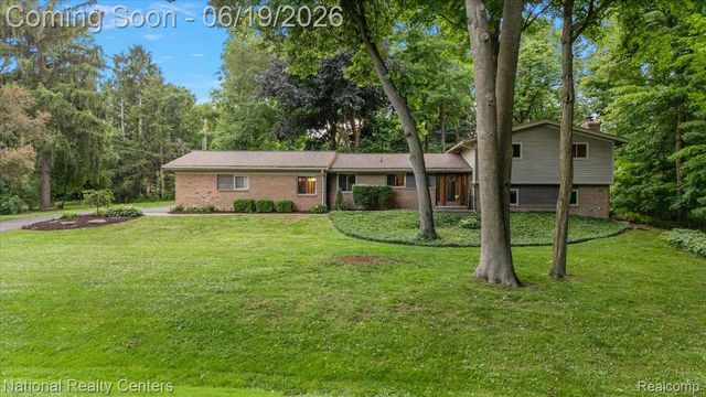 21201 E Chigwidden Street, Northville, MI 48167