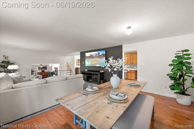 21201 E Chigwidden Street, Northville, MI 48167