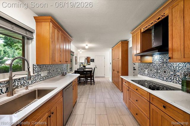 21201 E Chigwidden Street, Northville, MI 48167