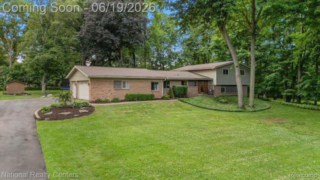 21201 E Chigwidden Street, Northville, MI 48167