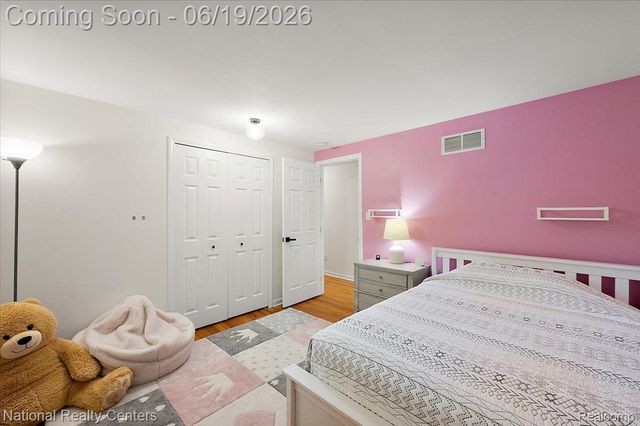 21201 E Chigwidden Street, Northville, MI 48167