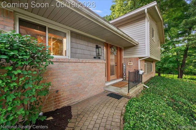 21201 E Chigwidden Street, Northville, MI 48167