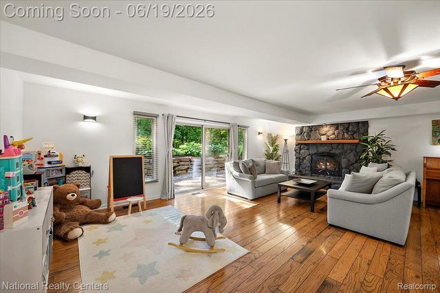 21201 E Chigwidden Street, Northville, MI 48167