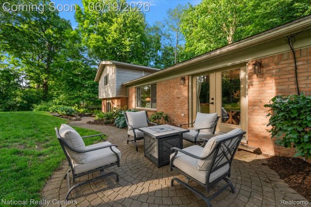 21201 E Chigwidden Street, Northville, MI 48167