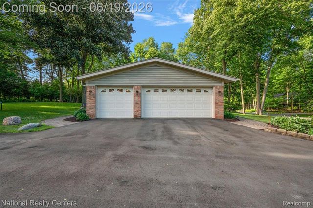 21201 E Chigwidden Street, Northville, MI 48167