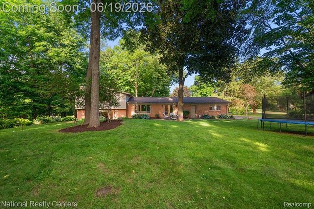 21201 E Chigwidden Street, Northville, MI 48167