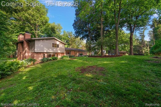 21201 E Chigwidden Street, Northville, MI 48167