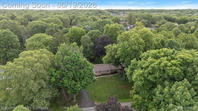 21201 E Chigwidden Street, Northville, MI 48167