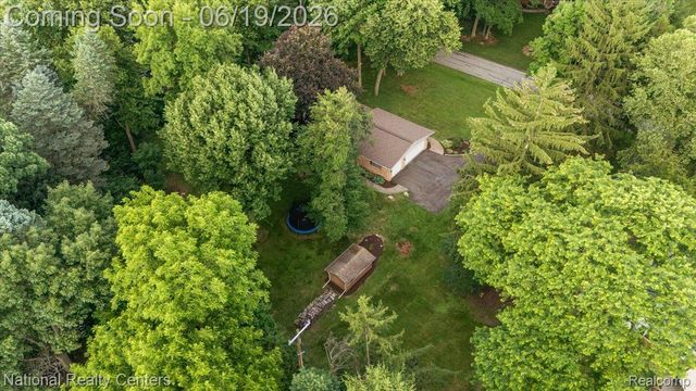 21201 E Chigwidden Street, Northville, MI 48167