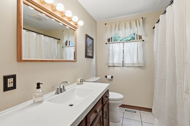 3 Barrows Road, Worcester, MA 01609