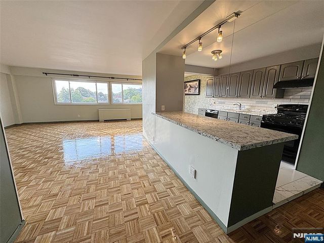 2185 Lemoine 8M, Fort Lee, NJ 07024