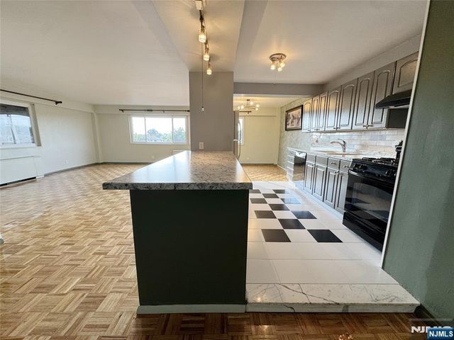 2185 Lemoine 8M, Fort Lee, NJ 07024