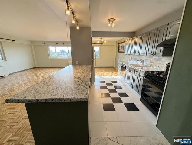 2185 Lemoine 8M, Fort Lee, NJ 07024
