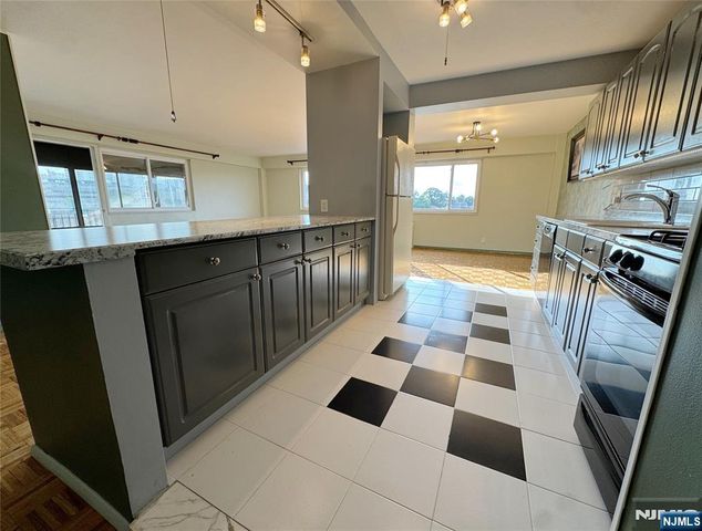 2185 Lemoine 8M, Fort Lee, NJ 07024