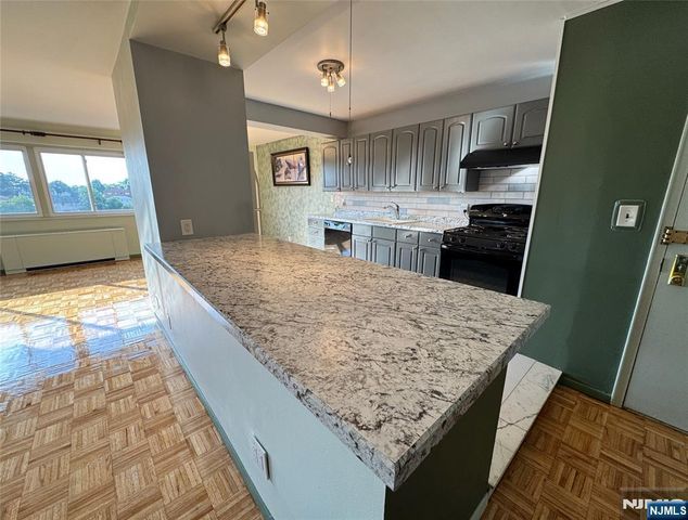2185 Lemoine 8M, Fort Lee, NJ 07024