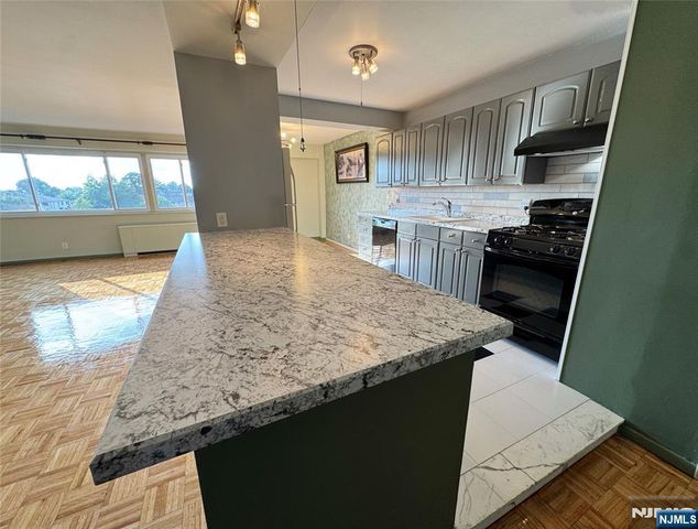 2185 Lemoine 8M, Fort Lee, NJ 07024