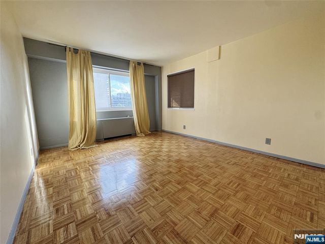 2185 Lemoine 8M, Fort Lee, NJ 07024