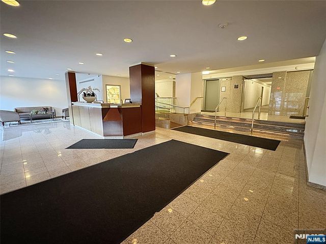 2185 Lemoine 8M, Fort Lee, NJ 07024