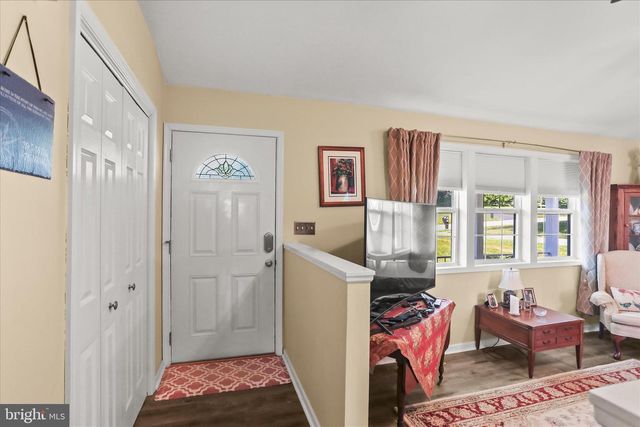17 ECKER AVE, Stewartstown, PA 17363