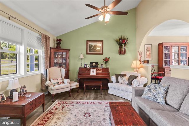 17 ECKER AVE, Stewartstown, PA 17363