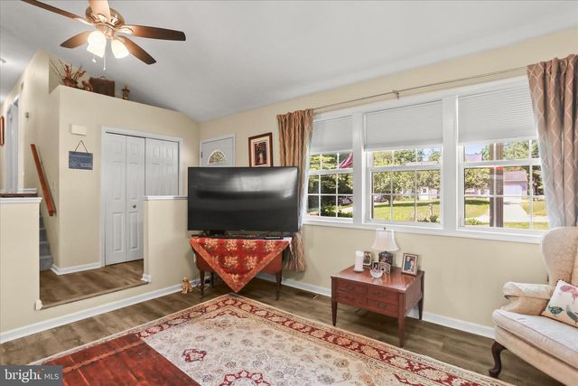 17 ECKER AVE, Stewartstown, PA 17363