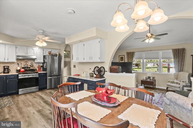 17 ECKER AVE, Stewartstown, PA 17363