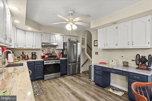 17 ECKER AVE, Stewartstown, PA 17363